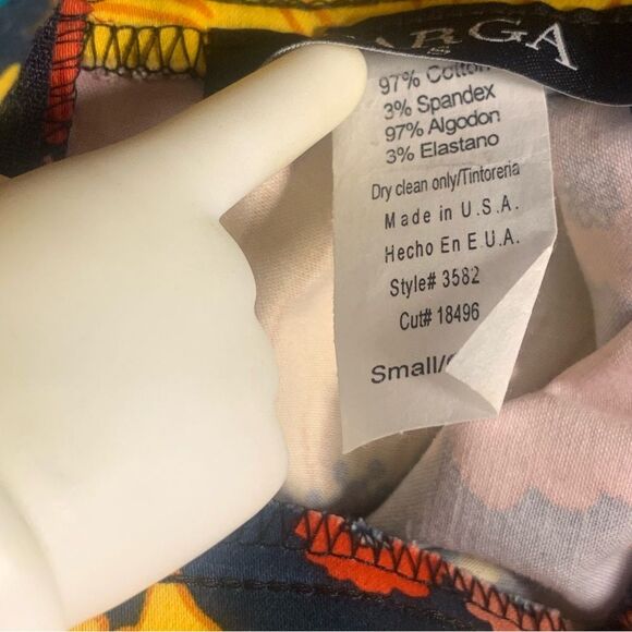 VARGA Cheerful Flower Sleeveless Retro Dress - Picture 9 of 10